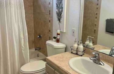 Spacious Getaway! Pool, Spa, Sleeps 9 - Foto 24