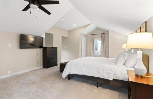 Inviting 4BR2BA in Oakley with 2 Park Spots & Lg Deck - Foto 18