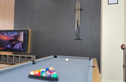 Game & Soak Retreat 3BR Private Jacuzzi Pool Table - Foto 52
