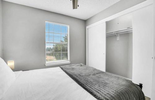 Fresh and Modern 2BR with Gym and Pool - Foto 17