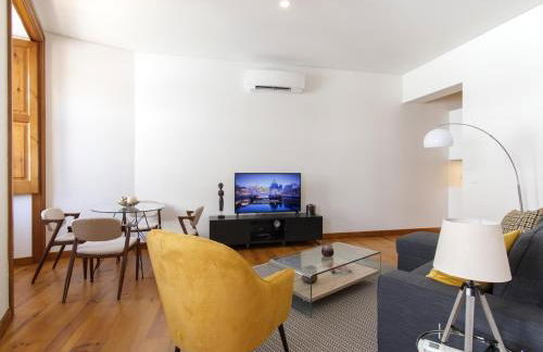 Chiado Stylish Bright Apt with AC - Photo 17