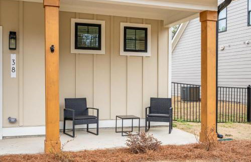 Modern Emerson retreat close to LakePoint Sports - Photo 37