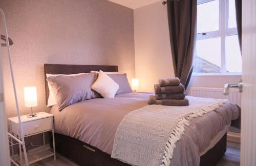 2BR City Centre Apartment By Travel Lets Short Term Rental Agency Derry With Free WiFi - Foto 33