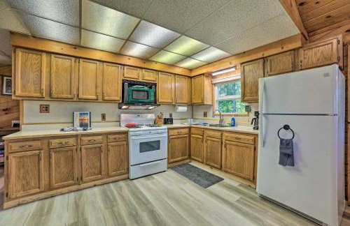 Atlanta Waterfront Cabin with Dock and Kayaks! - Foto 6