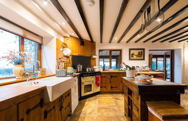 Lakeside Escape, Stone Countryside Cottage - Foto 16