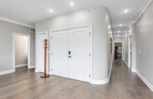 Lumber Barons Detroit Brush Park Penthouse 3BR 2 Kings 1 Queen 2 Baths 1 Car Garage - Photo 18