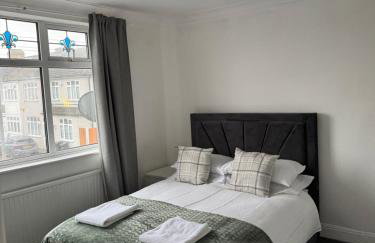 Welcome to This Newly renovated 4 bedroom cozy & charming home in Dagenham, East London - Foto 12
