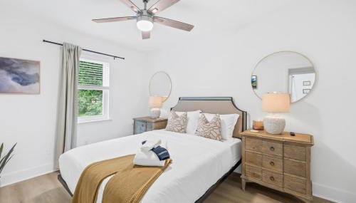 Sapphire Bloom, Boutique Lake Retreat with Hot tub - Foto 4