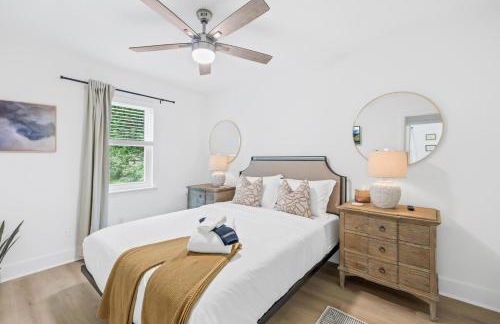 Sapphire Bloom, Boutique Lake Retreat with Hot tub - Foto 4