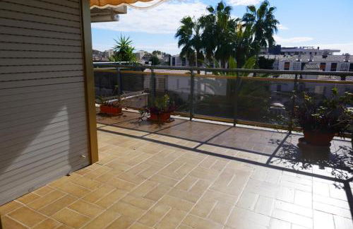 50 m de la plage! Proche du centre ville! Piscine! Vue sur mer et montagnes! Wifi! 2 vélos à disposition! - Photo 7