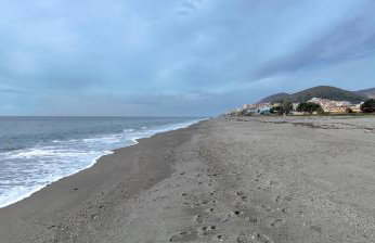 Castell Beach - Sea front - parking - swimming pool - Foto 25