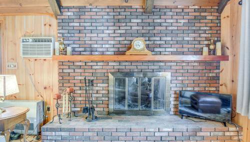 Charming Tamworth Cabin with Grill and Fireplace - Foto 3