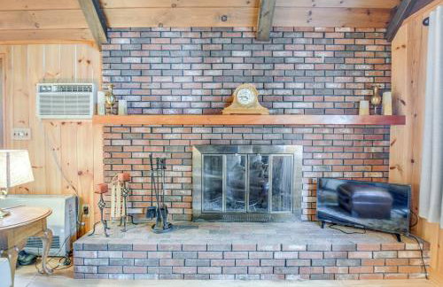 Charming Tamworth Cabin with Grill and Fireplace - Foto 3