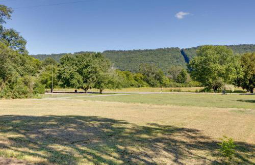 Fish and Explore Wooded Lake Guntersville Retreat - Foto 4