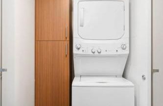 Downtown Birdseye View AC 85" TV Balcony - Photo 18