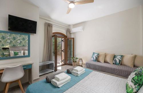 Ilys Home, a Country-chic Retreat with Pool & BBQ, By ThinkVilla - Photo 50