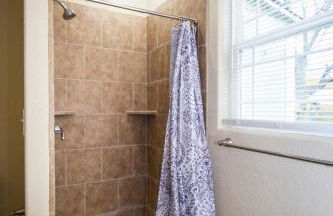 Hackberry St #A Renovated 2BR/2BA Near Downtown - Foto 48