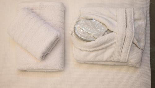 Luna Luxury Living - Photo 5, towels