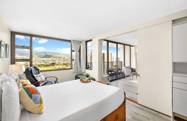 Mountain View Condo with King or Queen Bed and Parking - Photo 21