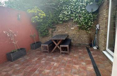 Charming Garden Apartment - Photo 2