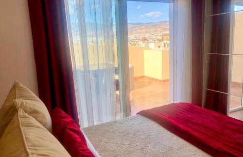 ÁTICO DELUXE entre CENTRO y PLAYA Salinas con TERRAZA, WIFI, PISCINA climatizada, GYM, SAUNA y GARAJE -Smart TV - Foto 6