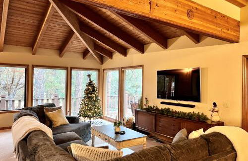 Sensational Burning Tree 4 bed 3 bath Retreat in the Country Club - Photo 41