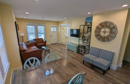 Bayside Bungalow-Updated Home Near the Bay & Beach - Foto 17