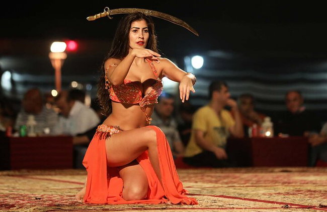 Safari premium por las dunas rojas de Dubái con cena de barbacoa - Foto 6