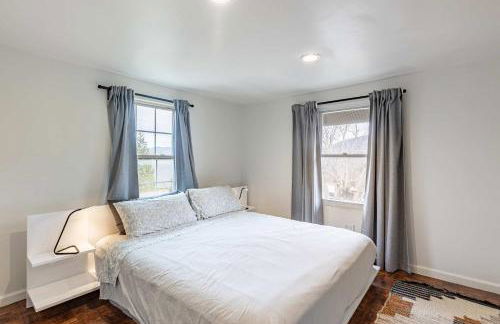 Modern 5BR Home with Mtn Views BBQ & Pool Table - Foto 25