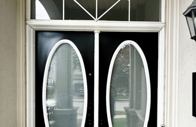 Spacious 4-Bedroom Retreat - Photo 47