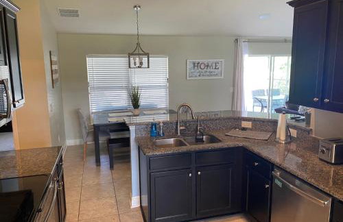 Gone Coastal! Large Heated pool home 30 min from beaches! - Foto 18