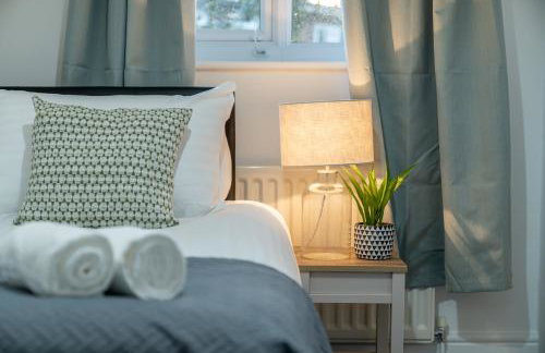 COZY 3 Bed House With Garden & Parking in Rochester, Kent Mins to Train Station, WiFi - Foto 25