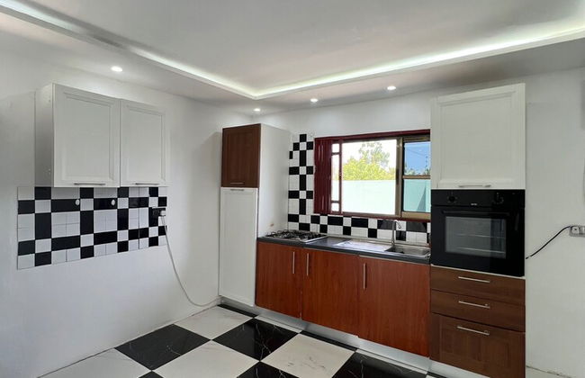 Charming 4-bed House in Kokrobite - Photo 7