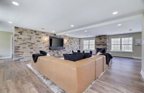 Luxe Lrg Pocono House for 18 Hot Tub/Gameroom/Pool - Foto 72