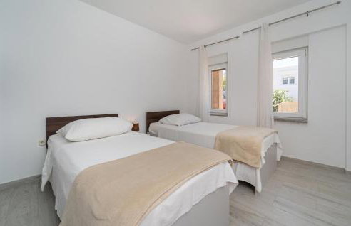 2 Bedroom Lovely Apartment In Rtina - Photo 15