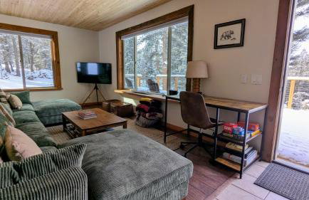 Cozy Wolfcamp Chalet with Hot Tub, Views with Fast Wifi - Foto 24