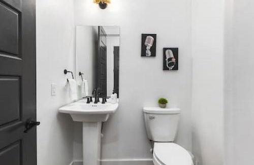 Gorgeous East Nashville House with Rooftop Patio, Garage, 9 Beds, 3 Miles to Downtown - Foto 34