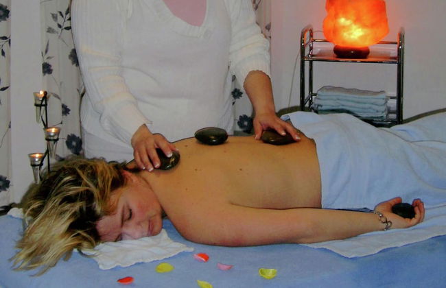 Restful Apartment with Sauna, Hot Tub, Fitness Room, Balcony - Photo 9