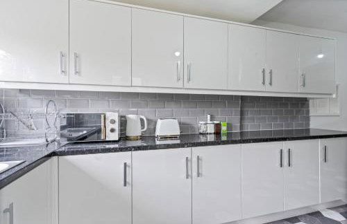 4 to 6 Beds Van Parking South Birmingham NR Edgbaston Solihull Relocations Insurance and Work Bookings Welcome - By Samina - ARZ Stays - Foto 23