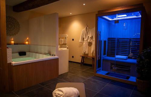 La Parenthèse Suites - appartement luxueux avec sauna et baignoire balnéo - Foto 1