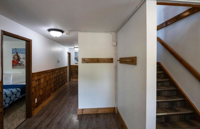 Spacious 8 bdrm Blue Mountain Cottage, Perfect for Large Groups, Private Beach, BBQ, Hot Tub, Sauna - Foto 1