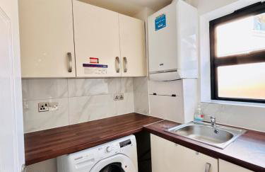 Luxury 5BR Stay With City Access - Photo 51