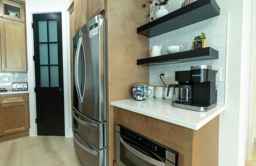 Bright New Home Family Oasis Near the Shore - Foto 27