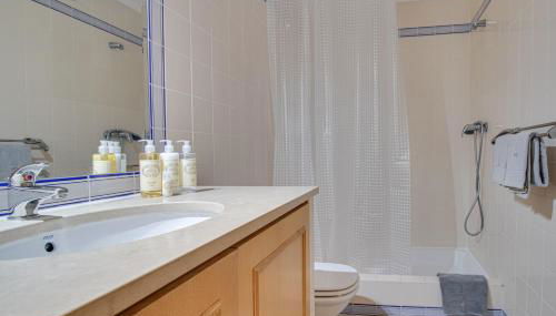 Lovely 2BD Apart 500m Beach AC Wi-Fi Pool Balcony - Foto 3, towels, Shower