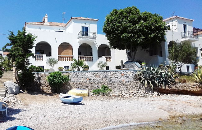 Beachfront Spetses Spectacular Fully Equipped Traditional Villa Families,groups - Photo 1