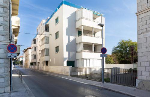 Bačvice - 2 BR , terrace,3 air conditioners, parking,elevator 3 minutes to the beach - Photo 21