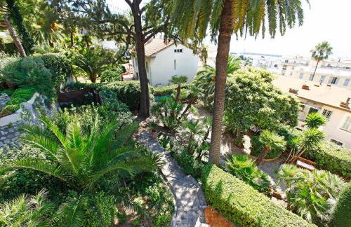 PALMERAIE - Magnifique appartement d'époque avec Vue Mer 4 personnes avec terrasse Le Port Nice - Photo 47