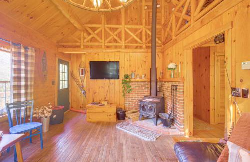 Andover Cabin Retreat with Hot Tub and Fireplace! - Foto 5