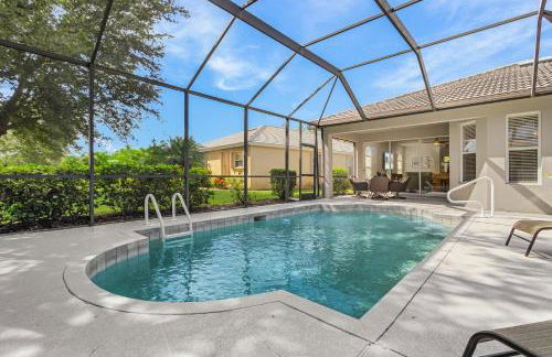 Relax, Play & Unwind in Paradise! Poolside Fun & Resort Vibes - Villa Sail Away - Foto 41