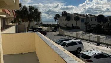 Beautiful Ocean Side 2 Bedroom Condo with Pool - Foto 2